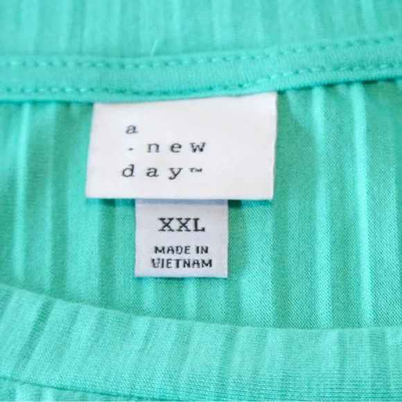 Green Pleated Women's Top - Picture 7 of 8